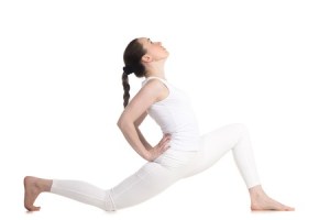 Поясничная мышца отлично чувствуется при отведении прямой или полусогнутой ноги назад. Берегите поясницу, не забывайте держать её мышцами пресса.